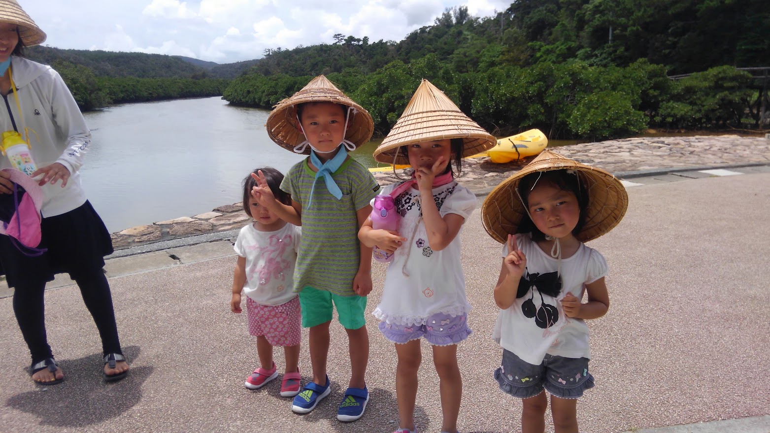 カヤックステーション慶佐次発：お子様連れでも安心して楽しめるマングローブカヤック体験